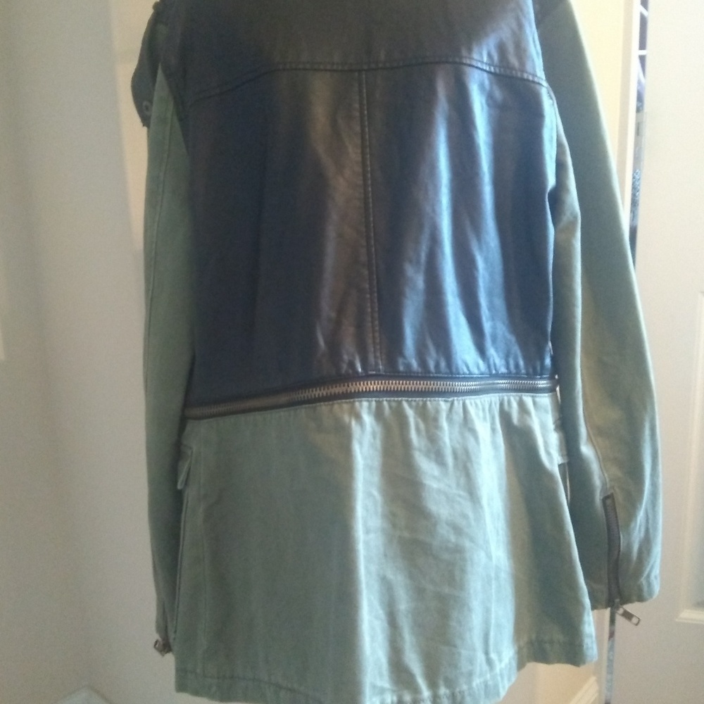 Jacket, small - Picture 4 of 6